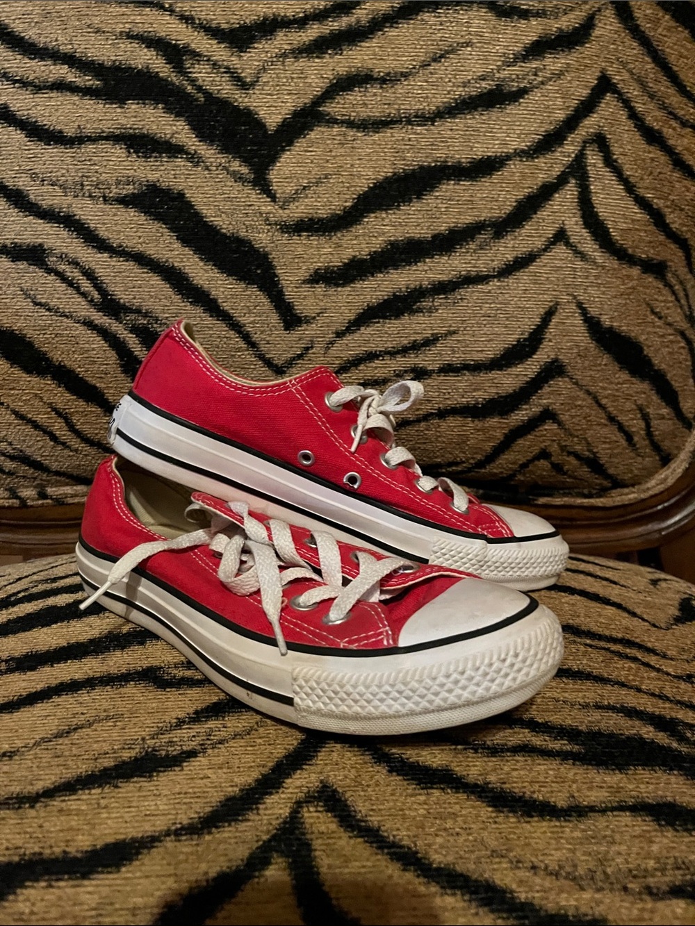 Converse women 5.5Low-Top Sneakers in Red and White